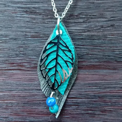 Collier Feuille Bleue